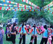 འབྲོག་སྲོལ་སྙན་ངག་ཕྱོགས་བསྒྲིགས་གསར་པ《དུས་ཚོད་ཀྱི་རྣ་བ་འདེགས་དགོས》ཞེས་པ་དཔེ་སྐྲུན་འགྲེམས་སྤེལ་བྱས་པ།