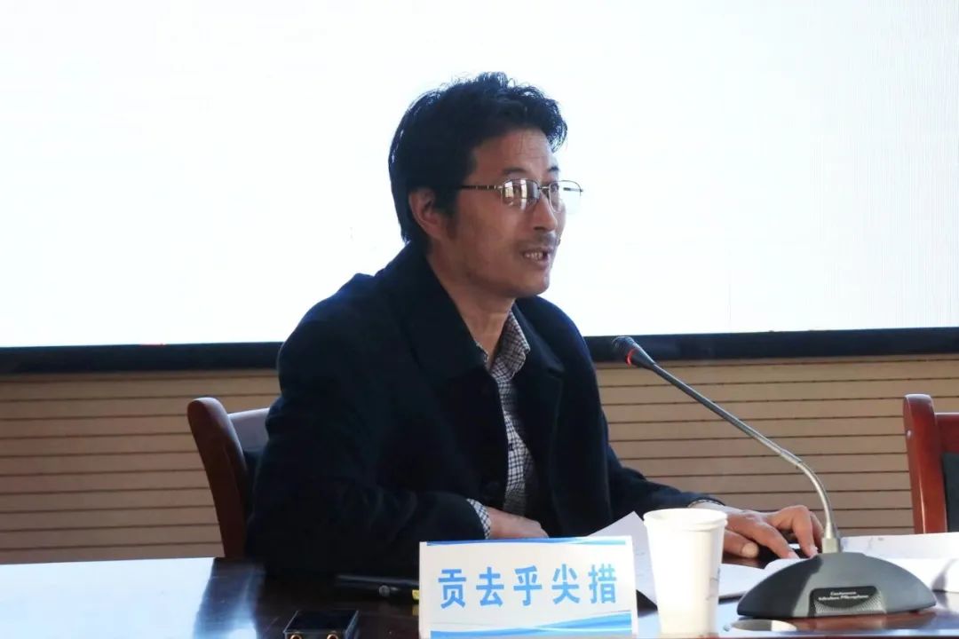 དཀོན་མཆོག་རྒྱ་མཚོས་དགེ་རྒན་རྣམ་པར་འདིའི་སྐོར་ནས་འཆད་ཁྲིད་བྱས།